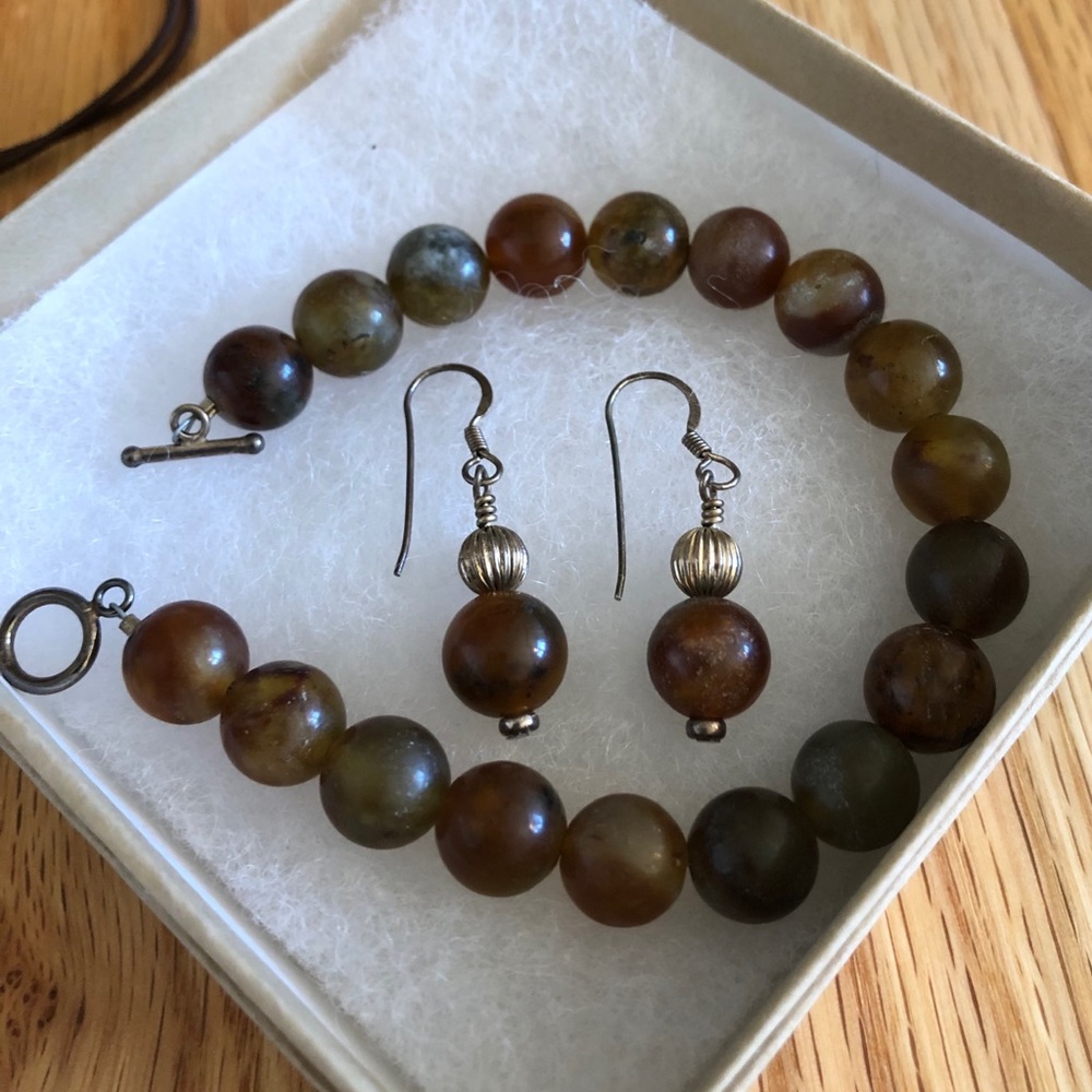 Semi-precious stone bracelet and earrings set